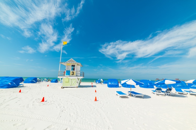 Lifeguard stand and lounging chairs on Clearwater Beach