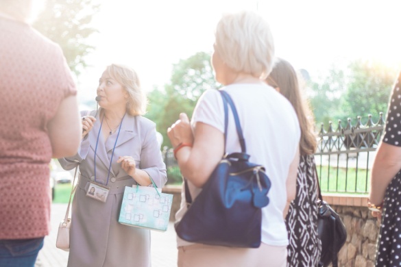 a tour guide speaks to her group of tourists